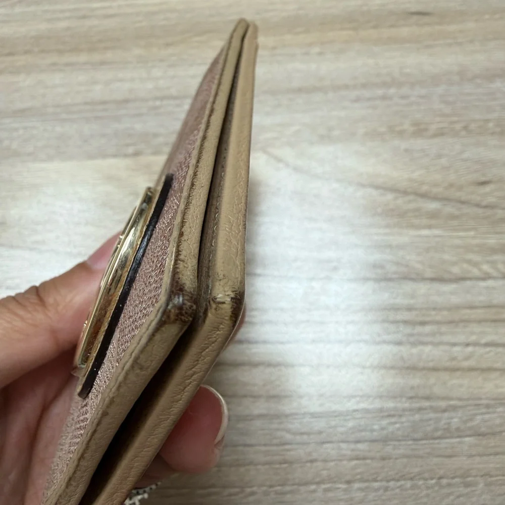 Authentic Gucci Bi-fold Card Holder with Heart Emblem - Picture 7 of 12